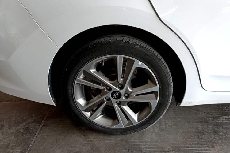 Used Hyundai Elantra (6th Generation / Lingdong) 2016 1.6L Automatic ZhiXuan – Elite Version Right Rear Wheel Hub