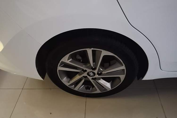 Used Hyundai Elantra (6th Generation / Lingdong) 2016 1.6L Automatic ZhiXuan – Elite Version Right Rear Wheel Hub
