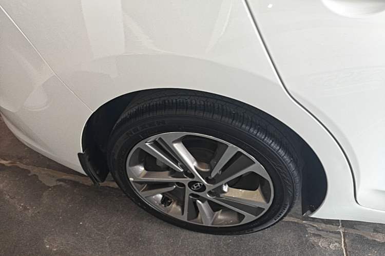 Used Hyundai Elantra (6th Generation / Lingdong) 2016 1.6L Automatic ZhiXuan – Elite Version Right Rear Wheel Hub
