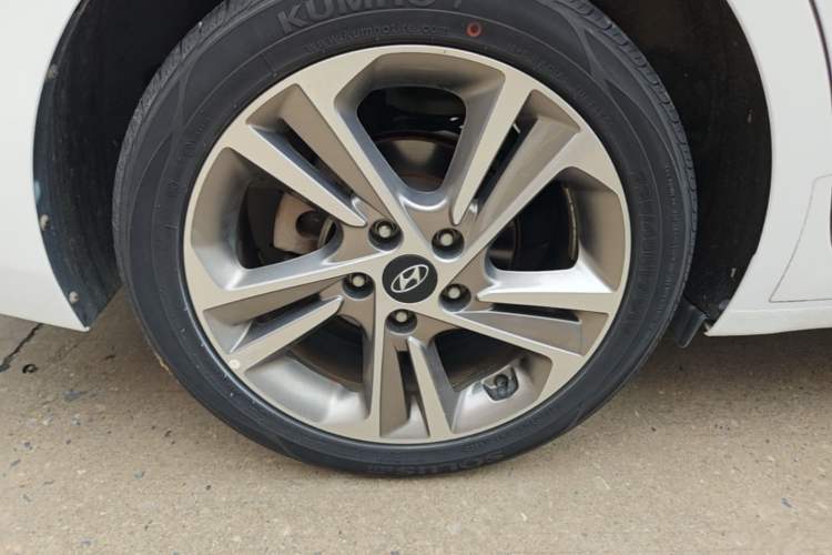 Used Hyundai Elantra (6th Generation / Lingdong) 2016 1.6L Automatic ZhiXuan – Elite Version Right Rear Wheel Hub