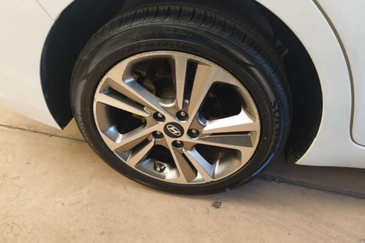 Used Hyundai Elantra (6th Generation / Lingdong) 2016 1.6L Automatic ZhiXuan – Elite Version Right Rear Wheel Hub
