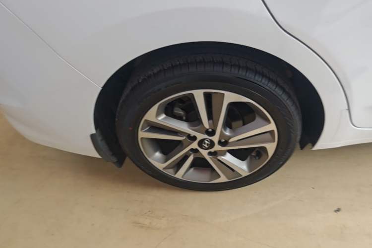 Used Hyundai Elantra (6th Generation / Lingdong) 2016 1.6L Automatic ZhiXuan – Elite Version Right Rear Wheel Hub