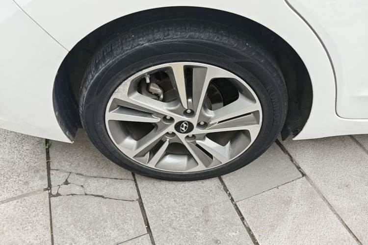 Used Hyundai Elantra (6th Generation / Lingdong) 2016 1.6L Automatic ZhiXuan · Luxury Version Right Rear Wheel Hub