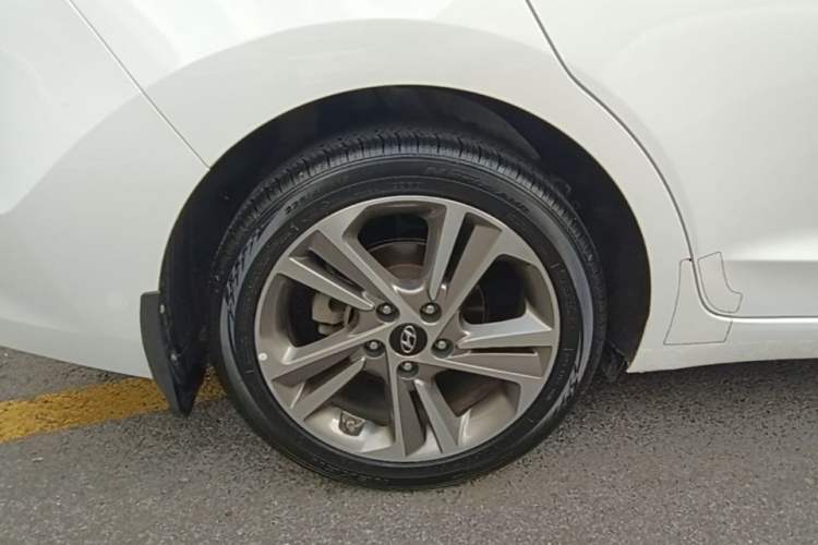 Used Hyundai Elantra (6th Generation / Lingdong) 2016 1.6L Automatic ZhiXuan – Elite Version Right Rear Wheel Hub