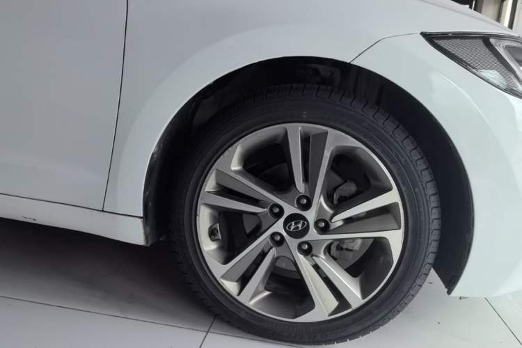 Used Hyundai Elantra (6th Generation / Lingdong) 2016 1.6L Automatic ZhiXuan – Elite Version Right Rear Wheel Hub