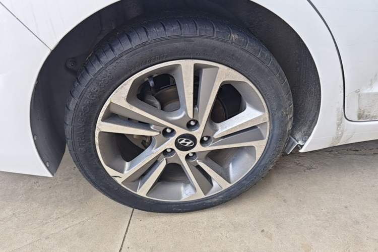 Used Hyundai Elantra (6th Generation / Lingdong) 2016 1.6L Automatic ZhiXuan – Elite Version Right Rear Wheel Hub