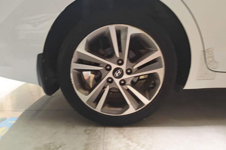 Used Hyundai Elantra (6th Generation / Lingdong) 2016 1.6L Automatic ZhiXuan – Elite Version Right Rear Wheel Hub