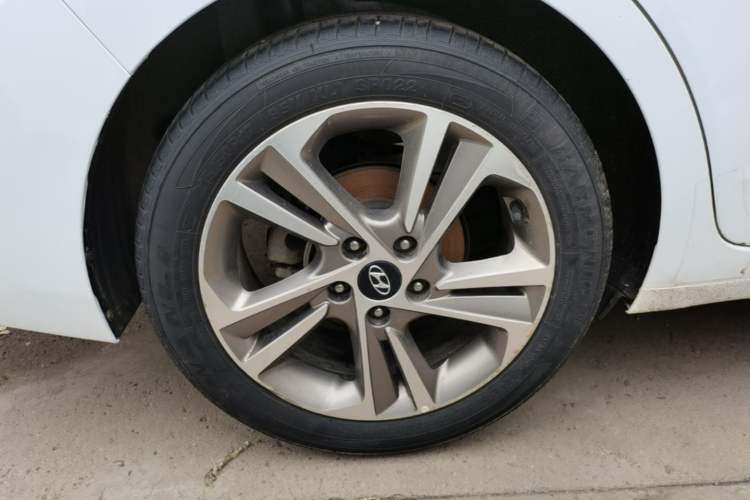 Used Hyundai Elantra (6th Generation / Lingdong) 2016 1.6L Automatic ZhiXuan – Elite Version Right Rear Wheel Hub