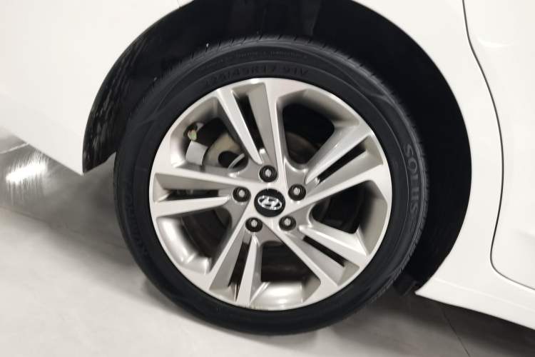 Used Hyundai Elantra (6th Generation / Lingdong) 2016 1.6L Automatic ZhiXuan – Elite Version Right Rear Wheel Hub