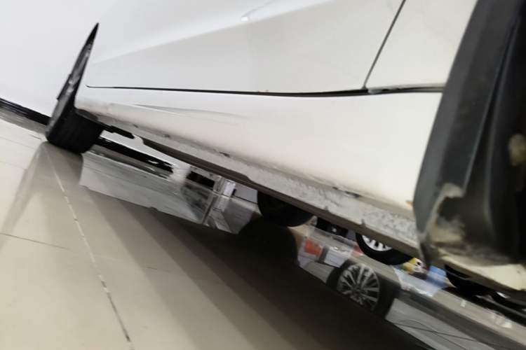 Used Hyundai Elantra (6th Generation / Lingdong) 2016 1.6L Automatic ZhiXuan – Elite Version Right Side Sill
