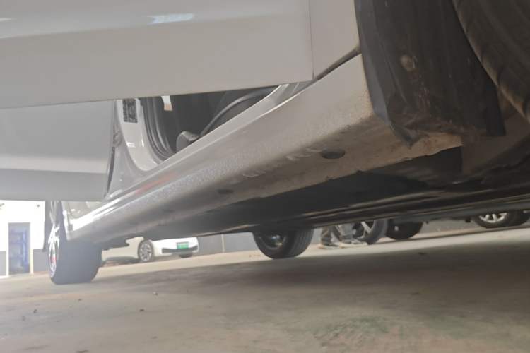 Used Hyundai Elantra (6th Generation / Lingdong) 2016 1.6L Automatic ZhiXuan – Elite Version Right Side Sill
