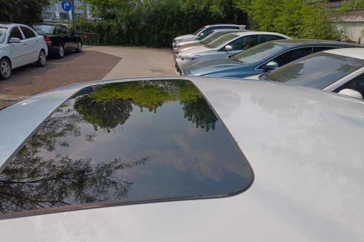 Used Hyundai Elantra (6th Generation / Lingdong) 2016 1.6L Automatic ZhiXuan – Elite Version Roof