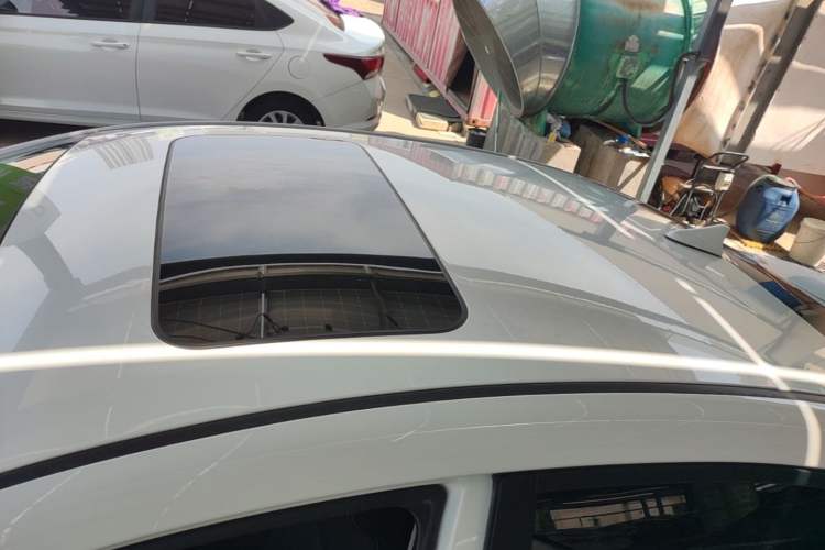 Used Hyundai Elantra (6th Generation / Lingdong) 2016 1.6L Automatic ZhiXuan – Elite Version Roof