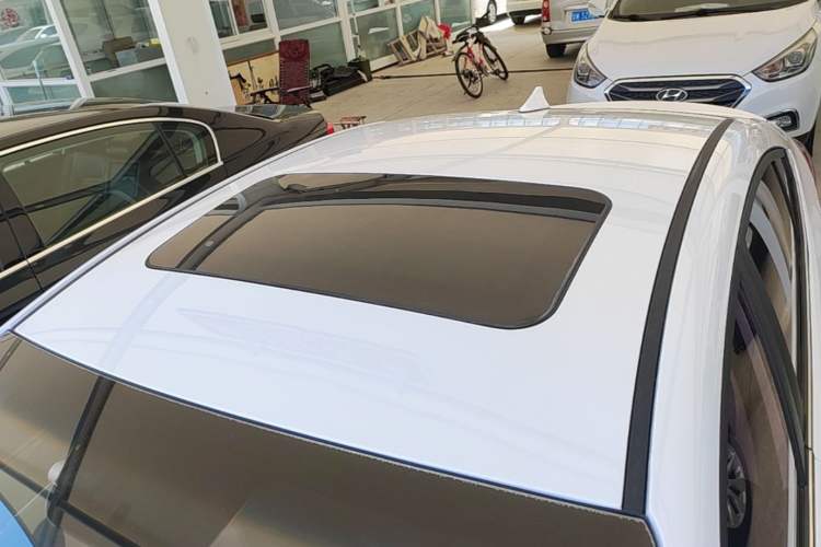 Used Hyundai Elantra (6th Generation / Lingdong) 2016 1.6L Automatic ZhiXuan – Elite Version Roof