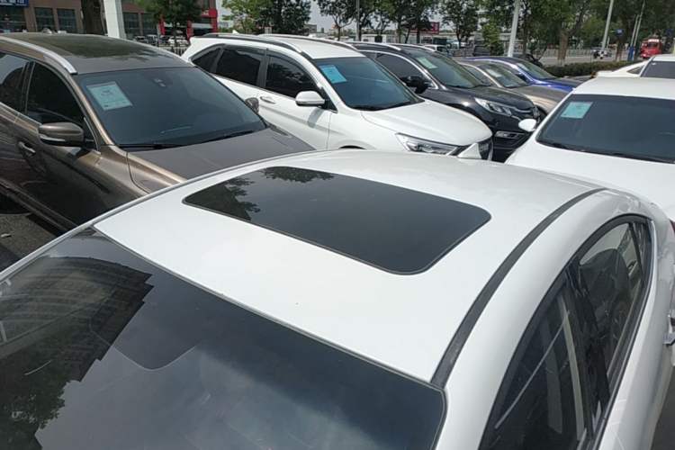 Used Hyundai Elantra (6th Generation / Lingdong) 2016 1.6L Automatic ZhiXuan – Elite Version Roof