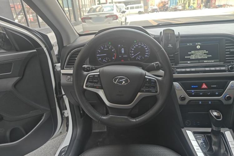 Used Hyundai Elantra (6th Generation / Lingdong) 2016 1.6L Automatic ZhiXuan · Luxury Version Steering Wheel