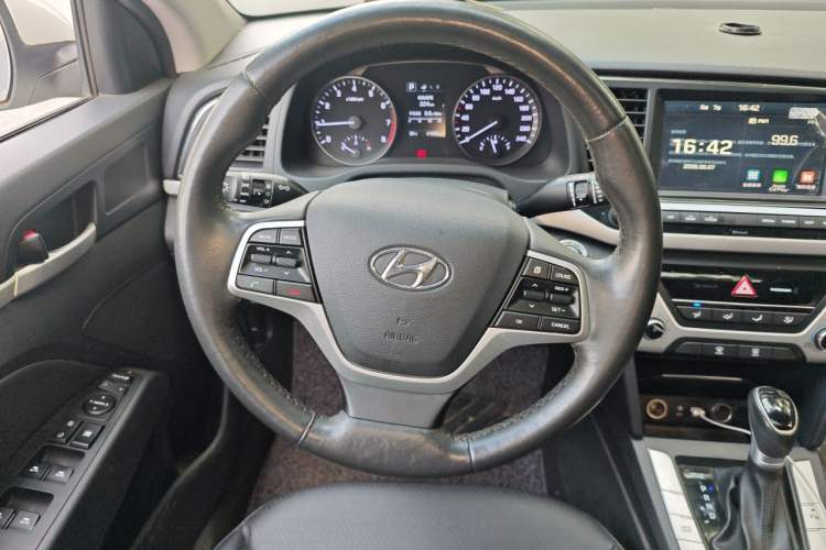 Used Hyundai Elantra (6th Generation / Lingdong) 2016 1.6L Automatic ZhiXuan · Luxury Version Steering Wheel