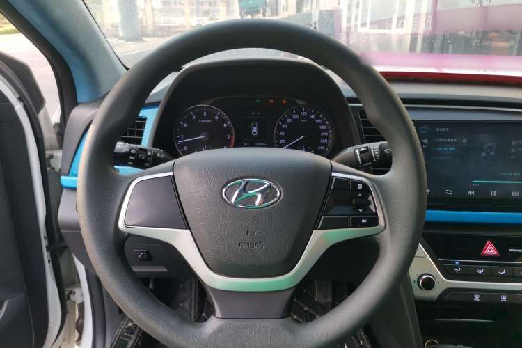 Used Hyundai Elantra (6th Generation / Lingdong) 2016 1.6L Manual ZhiXuan·Youth Edition Steering Wheel