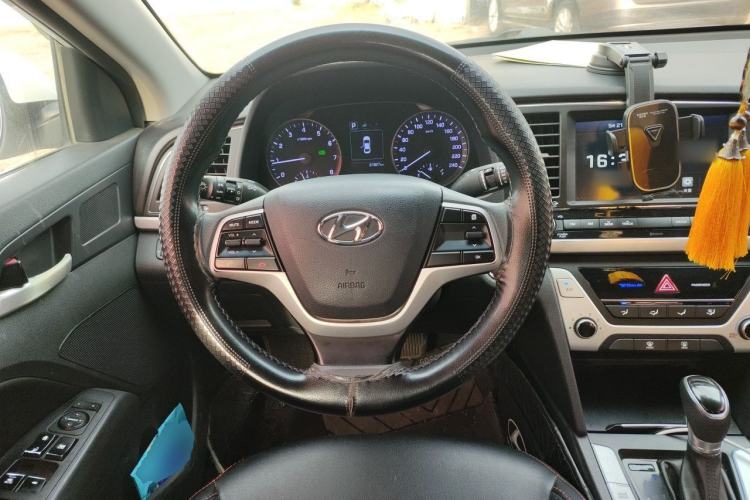 Used Hyundai Elantra (6th Generation / Lingdong) 2016 1.6L Automatic ZhiXuan · Luxury Version Steering Wheel