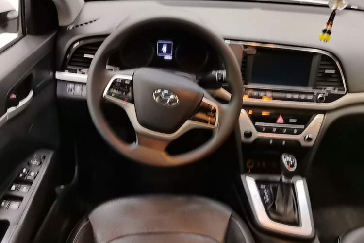 Used Hyundai Elantra (6th Generation / Lingdong) 2016 1.6L Automatic ZhiXuan – Elite Version Steering Wheel