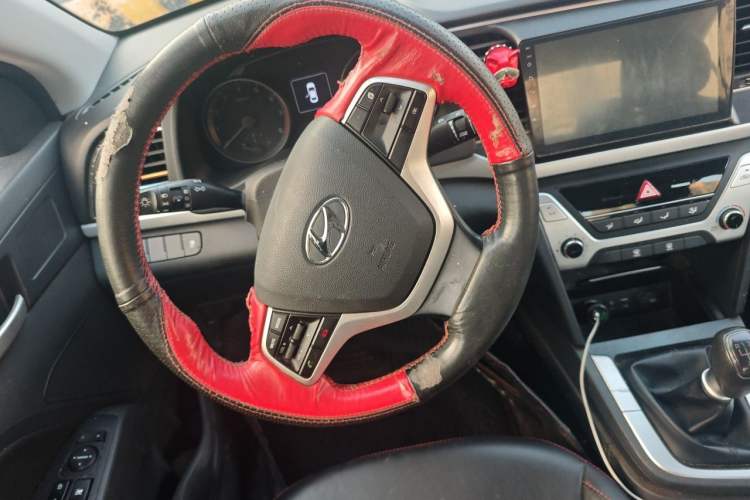 Used Hyundai Elantra (6th Generation / Lingdong) 2016 1.6L Manual ZhiXuan · Dynamic Model Steering Wheel
