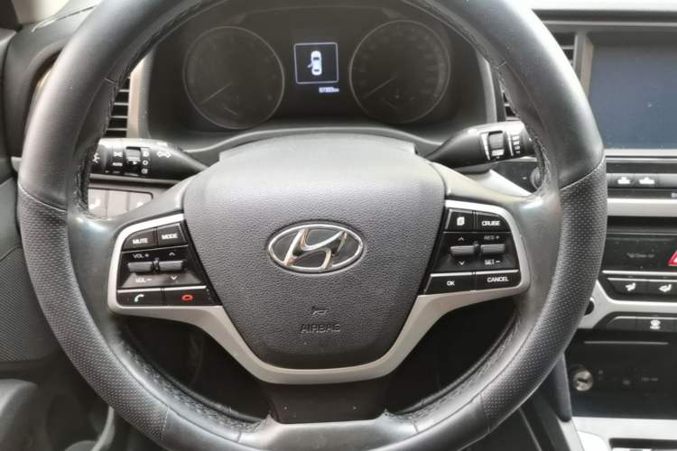 Used Hyundai Elantra (6th Generation / Lingdong) 2016 1.6L Automatic ZhiXuan · Luxury Version Steering Wheel
