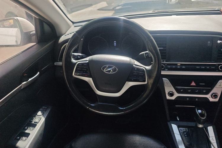 Used Hyundai Elantra (6th Generation / Lingdong) 2016 1.6L Automatic ZhiXuan · Luxury Version Steering Wheel