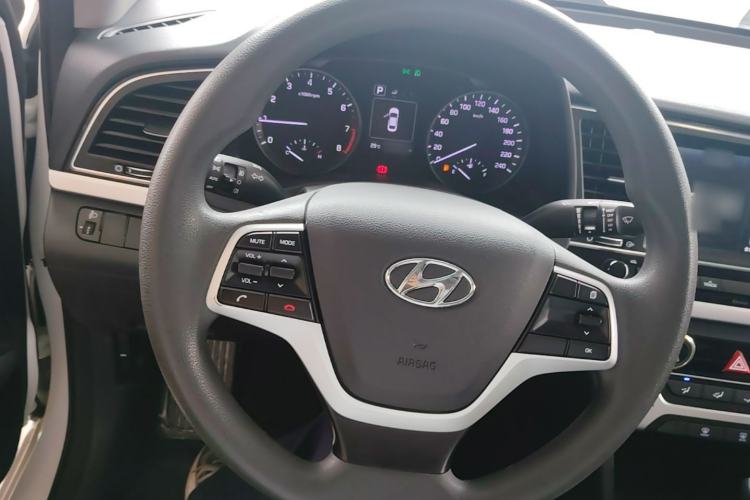 Used Hyundai Elantra (6th Generation / Lingdong) 2016 1.6L Automatic ZhiXuan – Elite Version Steering Wheel