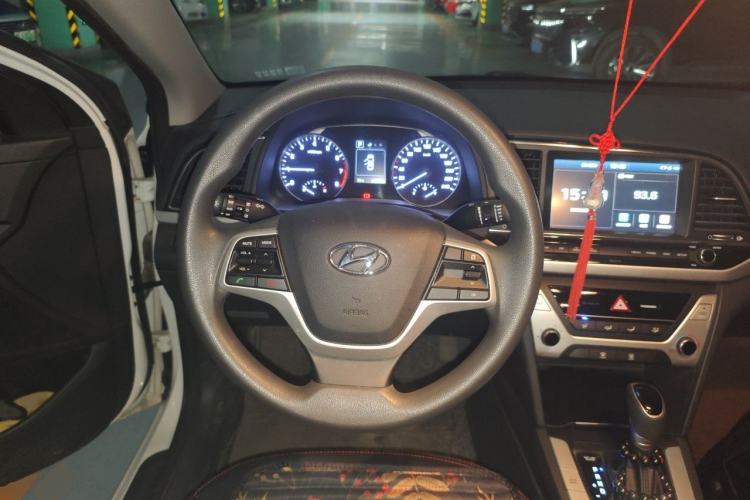 Used Hyundai Elantra (6th Generation / Lingdong) 2016 1.6L Automatic ZhiXuan · Luxury Version Steering Wheel