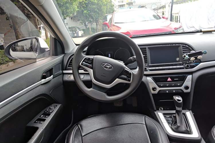 Used Hyundai Elantra (6th Generation / Lingdong) 2016 1.6L Automatic ZhiXuan – Elite Version Steering Wheel