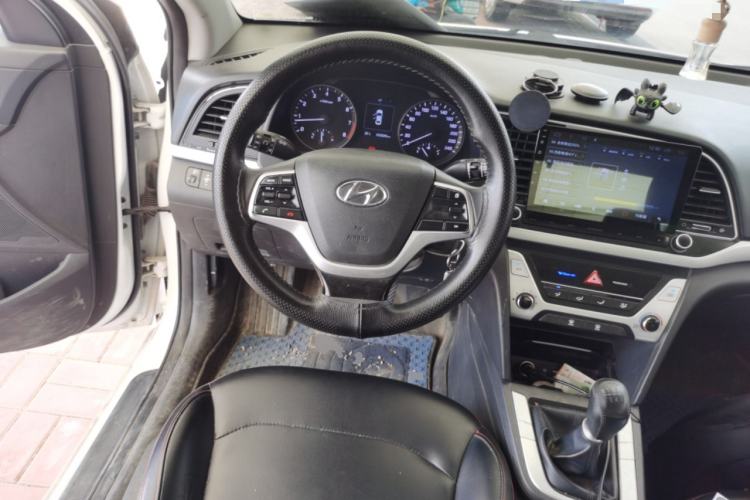 Used Hyundai Elantra (6th Generation / Lingdong) 2016 1.6L Manual ZhiXuan · Dynamic Model Steering Wheel