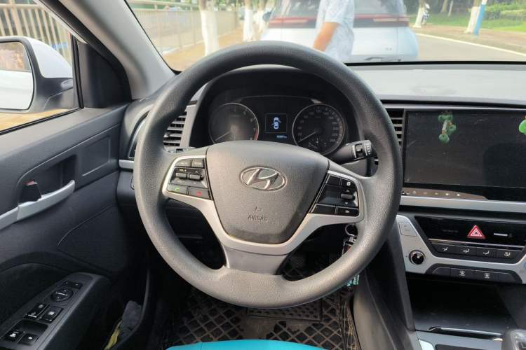 Used Hyundai Elantra (6th Generation / Lingdong) 2016 1.6L Manual ZhiXuan · Dynamic Model Steering Wheel