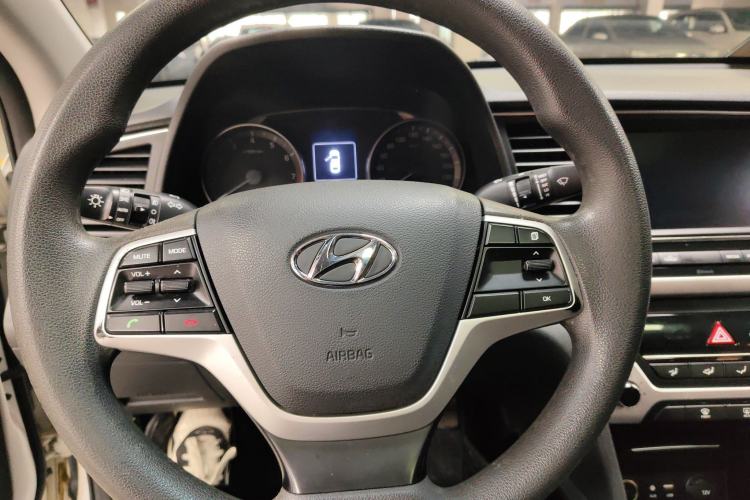 Used Hyundai Elantra (6th Generation / Lingdong) 2016 1.6L Automatic ZhiXuan – Elite Version Steering Wheel