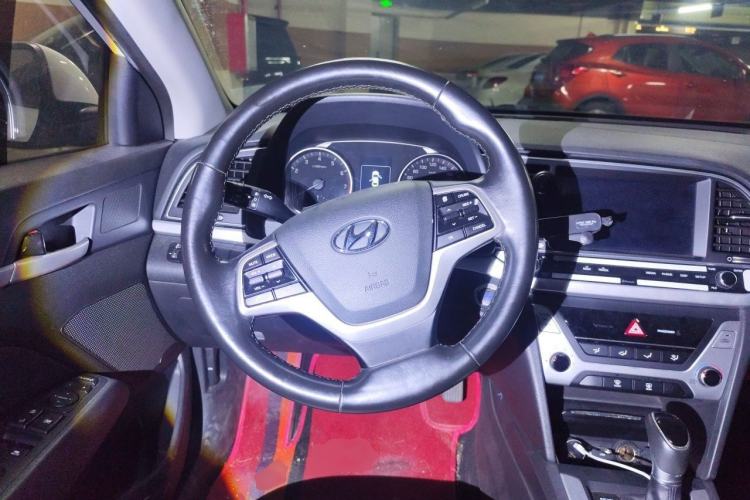 Used Hyundai Elantra (6th Generation / Lingdong) 2016 1.6L Automatic ZhiXuan · Luxury Version Steering Wheel