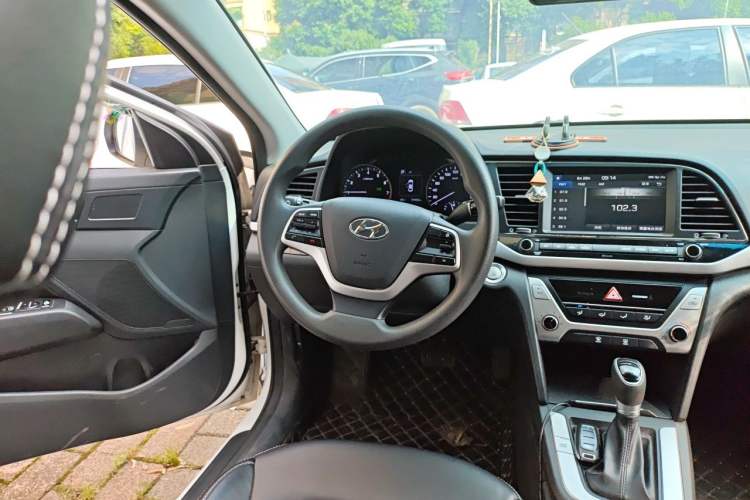 Used Hyundai Elantra (6th Generation / Lingdong) 2016 1.6L Automatic ZhiXuan – Elite Version Steering Wheel