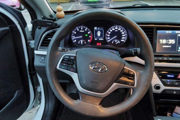 Used Hyundai Elantra (6th Generation / Lingdong) 2016 1.6L Automatic ZhiXuan – Elite Version Steering Wheel