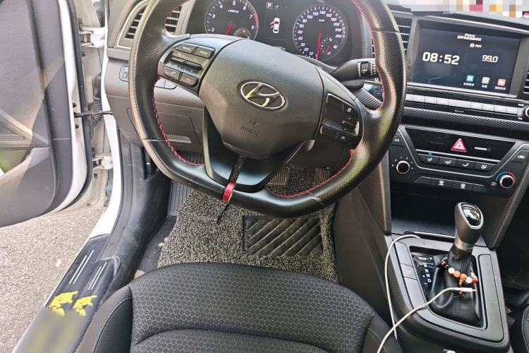 Used Hyundai Elantra (6th Generation / Lingdong) 2016 1.4T Dual-Clutch Xuan Dong · Dynamic Version Steering Wheel