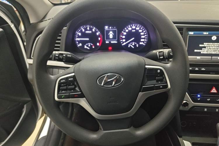 Used Hyundai Elantra (6th Generation / Lingdong) 2016 1.6L Automatic ZhiXuan – Elite Version Steering Wheel