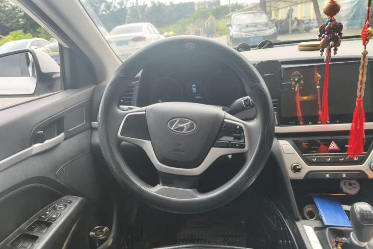 Used Hyundai Elantra (6th Generation / Lingdong) 2016 1.6L Manual ZhiXuan·Youth Edition Steering Wheel