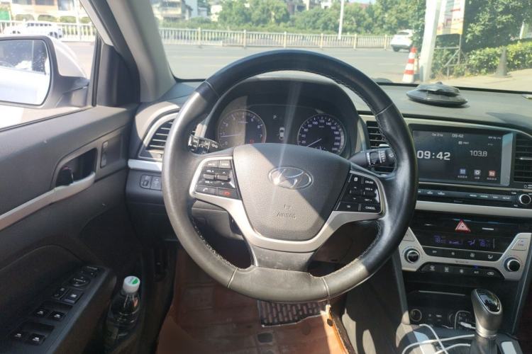 Used Hyundai Elantra (6th Generation / Lingdong) 2016 1.6L Automatic ZhiXuan · Flagship Edition Steering Wheel