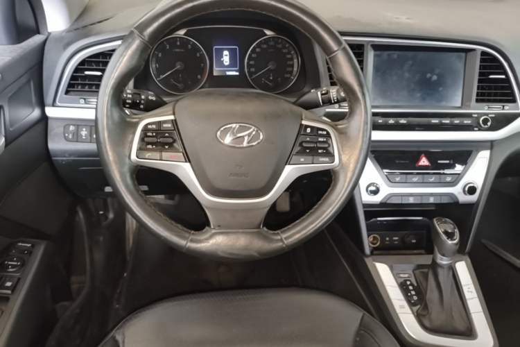 Used Hyundai Elantra (6th Generation / Lingdong) 2016 1.6L Automatic ZhiXuan · Luxury Version Steering Wheel