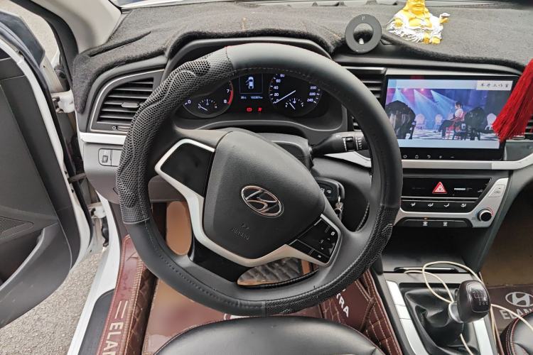Used Hyundai Elantra (6th Generation / Lingdong) 2016 1.6L Manual ZhiXuan·Youth Edition Steering Wheel