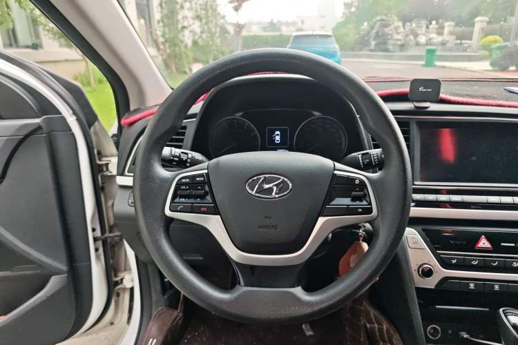 Used Hyundai Elantra (6th Generation / Lingdong) 2016 1.6L Automatic ZhiXuan – Elite Version Steering Wheel