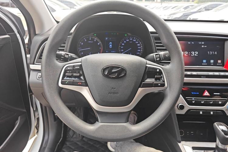 Used Hyundai Elantra (6th Generation / Lingdong) 2016 1.6L Automatic ZhiXuan – Elite Version Steering Wheel