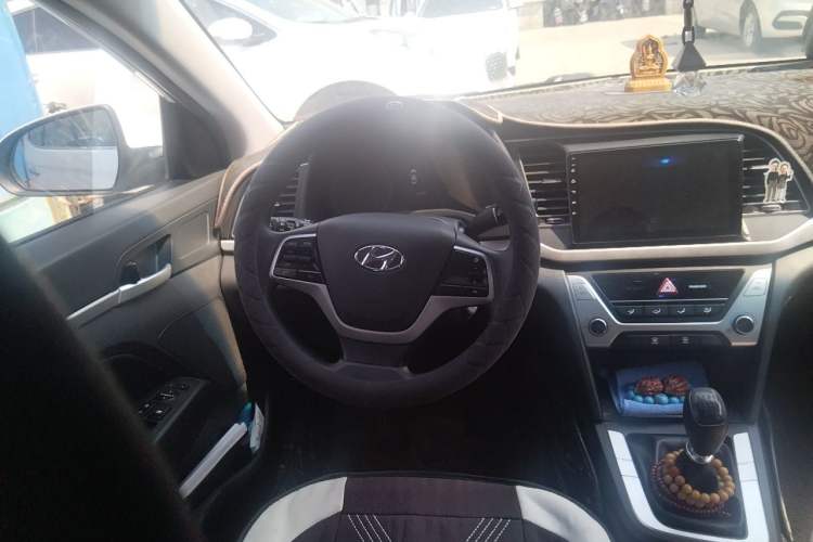 Used Hyundai Elantra (6th Generation / Lingdong) 2016 1.6L Manual ZhiXuan·Youth Edition Steering Wheel