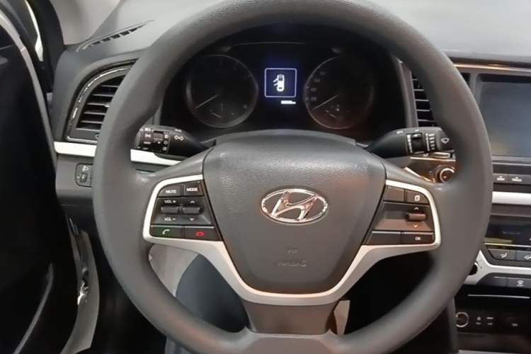 Used Hyundai Elantra (6th Generation / Lingdong) 2016 1.6L Automatic ZhiXuan – Elite Version Steering Wheel