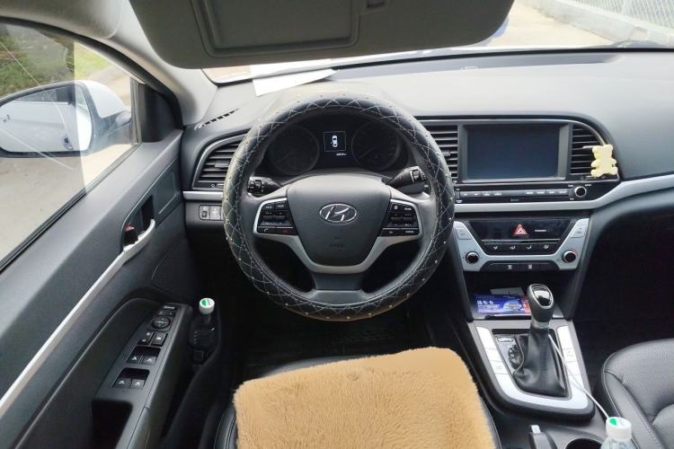 Used Hyundai Elantra (6th Generation / Lingdong) 2016 1.6L Automatic ZhiXuan · Luxury Version Steering Wheel