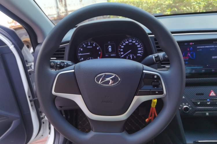 Used Hyundai Elantra (6th Generation / Lingdong) 2016 1.6L Manual ZhiXuan·Youth Edition Steering Wheel