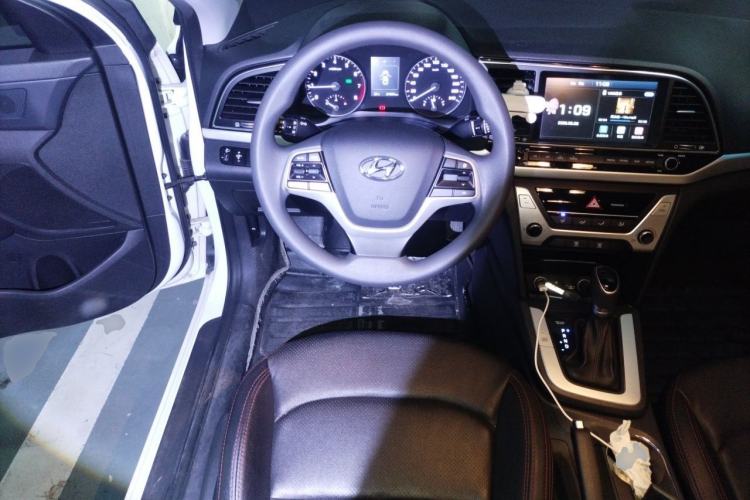 Used Hyundai Elantra (6th Generation / Lingdong) 2016 1.6L Automatic ZhiXuan · Youth Edition Steering Wheel