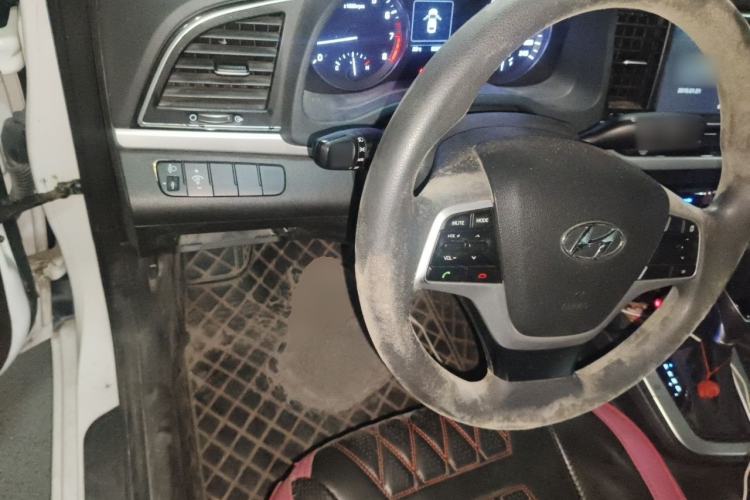 Used Hyundai Elantra (6th Generation / Lingdong) 2016 1.6L Automatic ZhiXuan – Elite Version Steering Wheel